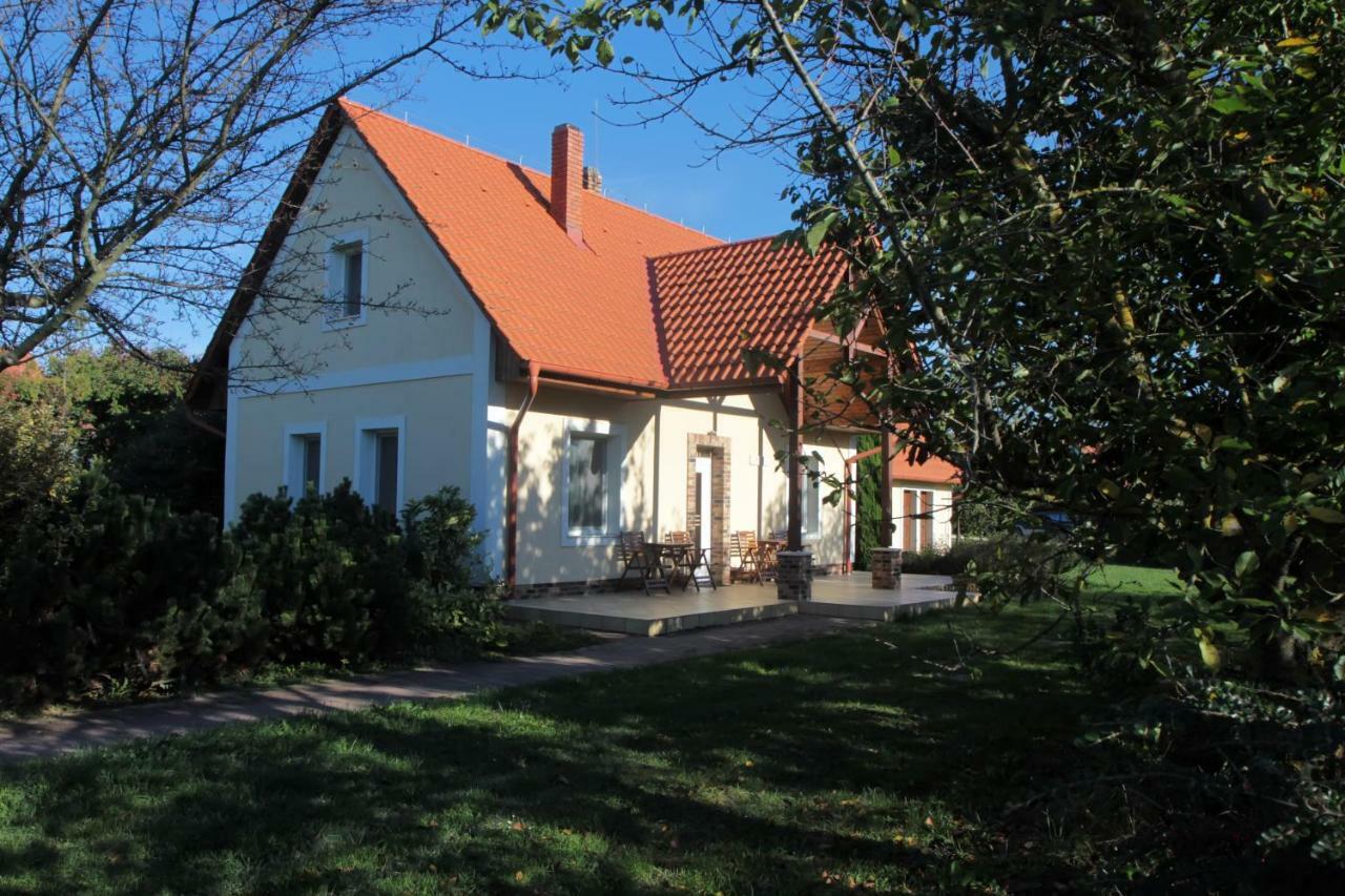 Hotel Gurudeva Bhavan Somogyvámos Exterior foto